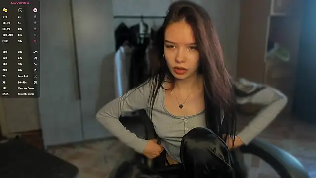 Snapshot of SweetyDeviliya chatting on 06-18-26, 04:02 SweetyDeviliya online show from 06-18-26, 04:02