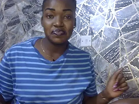 Snapshot of Chichii- chatting on 09-27-25, 01:38 Chichii- online show from 09-27-25, 01:38