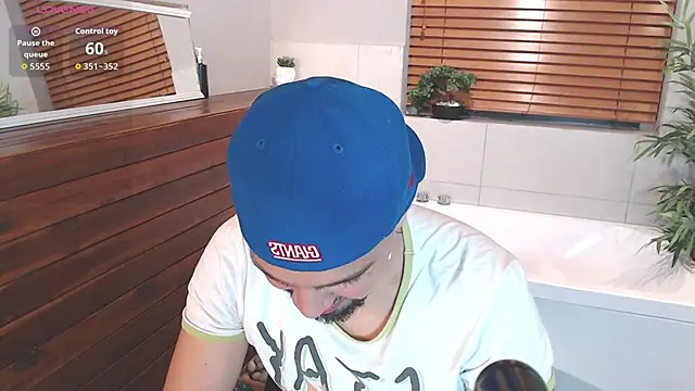 Edward max online show from 11-19-25, 04:01