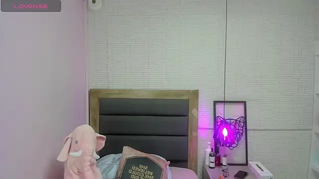 Snapshot of shelbystetson chatting on 03-11-25, 11:33 shelbystetson online show from 03-11-25, 11:33