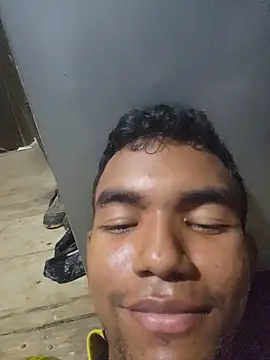 Snapshot of Reynold2608 chatting on 05-17-26, 01:47 Reynold2608 online show from 05-17-26, 01:47