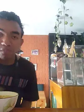Snapshot of Reynold2608 chatting on 05-20-26, 08:48 Reynold2608 online show from 05-20-26, 08:48