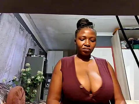 Snapshot of EbonyRose9 chatting on 01-21-25, 06:43 EbonyRose9 online show from 01-21-25, 06:43