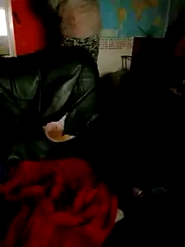 Snapshot of Ozomitro chatting on 03-05-25, 04:13 Ozomitro online show from 03-05-25, 04:13