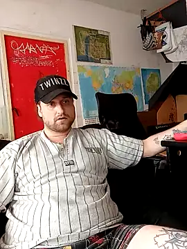 Snapshot of Ozomitro chatting on 03-08-25, 01:47 Ozomitro online show from 03-08-25, 01:47