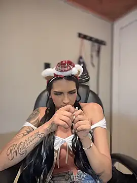 Hilary pinkk online show from 12-23-25, 02:53