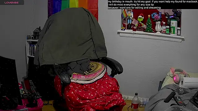 Snapshot of tallnerdyguy chatting on 01-28-25, 01:29 tallnerdyguy online show from 01-28-25, 01:29