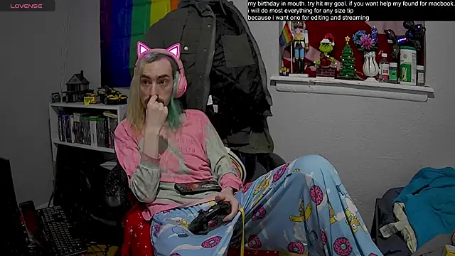 Snapshot of tallnerdyguy chatting on 02-02-25, 01:02 tallnerdyguy online show from 02-02-25, 01:02