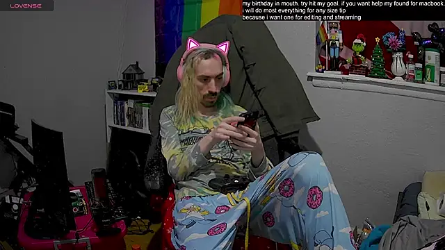 Snapshot of tallnerdyguy chatting on 02-04-25, 02:07 tallnerdyguy online show from 02-04-25, 02:07