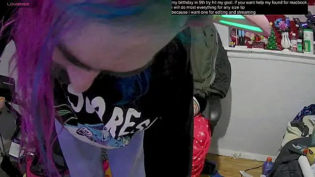 Snapshot of tallnerdyguy chatting on 02-12-25, 02:24 tallnerdyguy online show from 02-12-25, 02:24