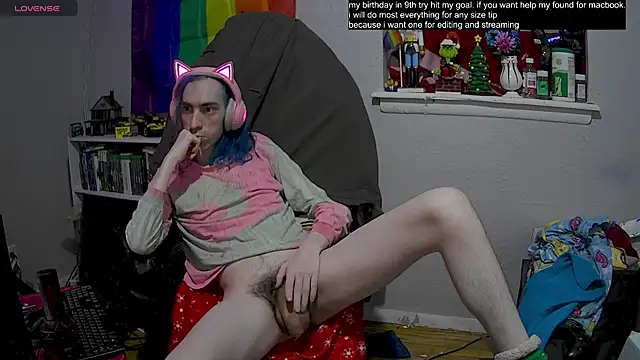 Snapshot of tallnerdyguy chatting on 02-14-25, 04:58 tallnerdyguy online show from 02-14-25, 04:58
