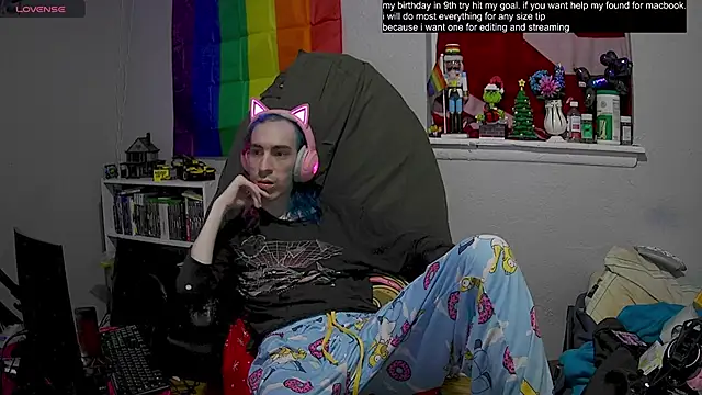 Snapshot of tallnerdyguy chatting on 02-15-25, 02:15 tallnerdyguy online show from 02-15-25, 02:15