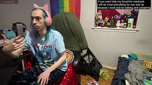 Snapshot of tallnerdyguy chatting on 03-15-25, 01:30 tallnerdyguy online show from 03-15-25, 01:30