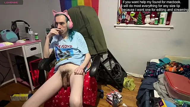 Snapshot of tallnerdyguy chatting on 03-15-25, 04:35 tallnerdyguy online show from 03-15-25, 04:35