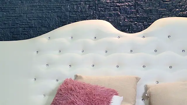 LaurynCopper online show from 01-17-25, 03:53