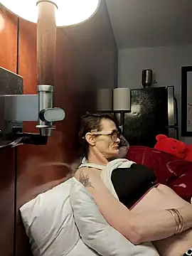 Snapshot of ivylee31 chatting on 01-12-25, 01:21 ivylee31 online show from 01-12-25, 01:21