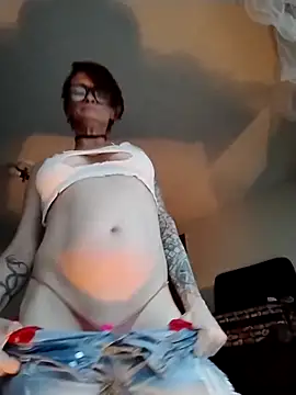 Snapshot of ivylee31 chatting on 03-18-25, 12:05 ivylee31 online show from 03-18-25, 12:05