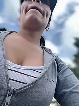 Alysson-- online show from 04-18-26, 01:48