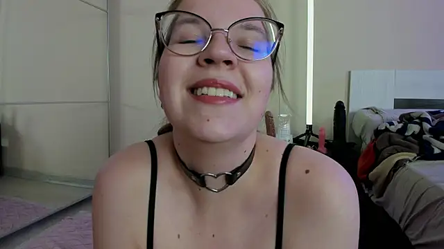 Snapshot of Your_Penny_ chatting on 04-28-26, 07:30 Your Penny online show from 04-28-26, 07:30