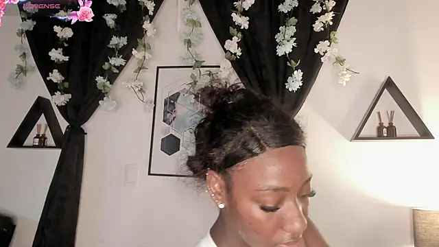 Khenta Michells online show from 04-24-26, 10:39