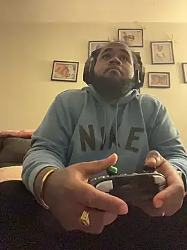 Snapshot of Pap1_Champo chatting on 11-14-25, 01:04 Pap1 Champo online show from 11-14-25, 01:04