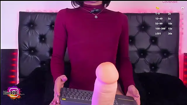 Snapshot of Skyler__blue4 chatting on 01-31-25, 07:40 Skyler blue4 online show from 01-31-25, 07:40