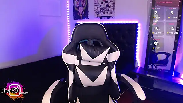 Snapshot of Skyler__blue4 chatting on 10-19-25, 08:53 Skyler blue4 online show from 10-19-25, 08:53