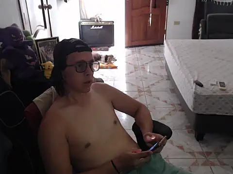 Snapshot of Pit_xxz chatting on 05-18-26, 07:20 Pit xxz online show from 05-18-26, 07:20