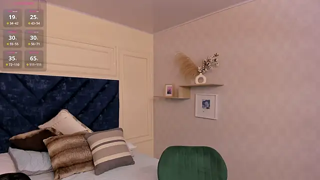 Snapshot of Charlotte_Mayer chatting on 10-24-25, 11:28 Charlotte Mayer online show from 10-24-25, 11:28