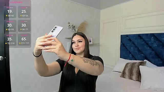 Snapshot of Charlotte_Mayer chatting on 12-05-25, 11:30 Charlotte Mayer online show from 12-05-25, 11:30