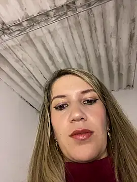 Snapshot of gwen_ashly chatting on 07-22-26, 06:27 gwen ashly online show from 07-22-26, 06:27