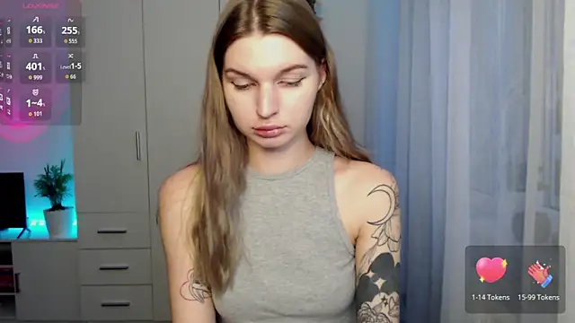 Snapshot of lounahyan chatting on 11-24-25, 12:49 lounahyan online show from 11-24-25, 12:49