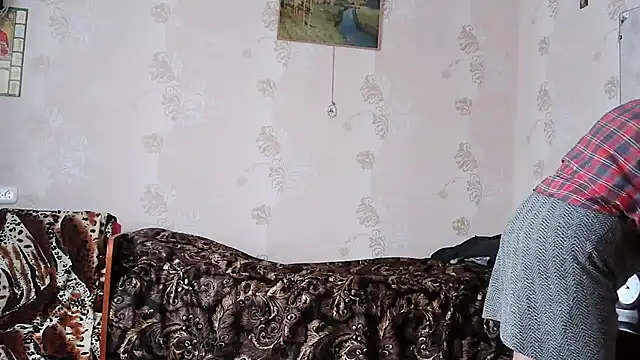 Ettie Tonia online show from 10-13-25, 07:41