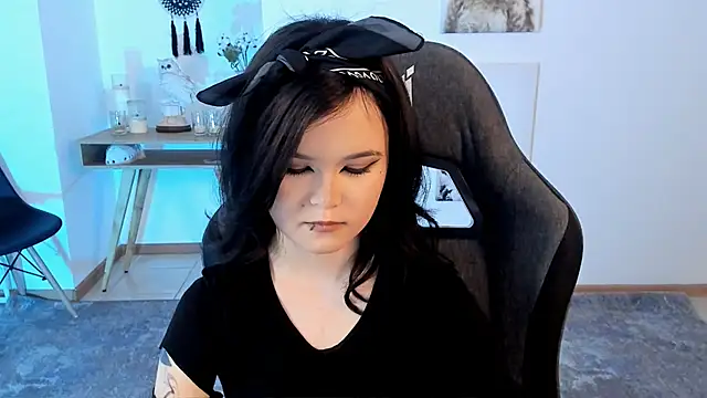 Elainebeness online show from 02-26-25, 07:27