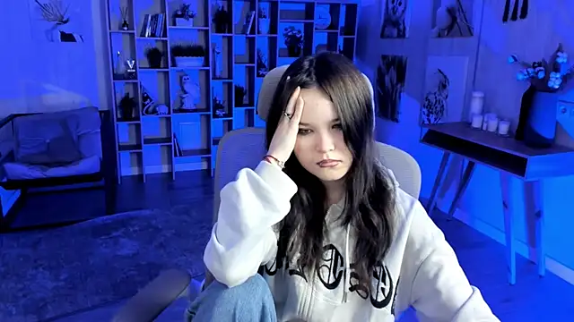 Elainebeness online show from 10-22-25, 08:08