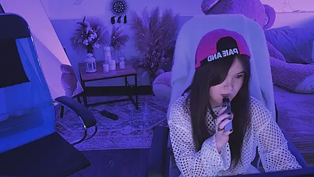 Elainebeness online show from 04-17-26, 09:18