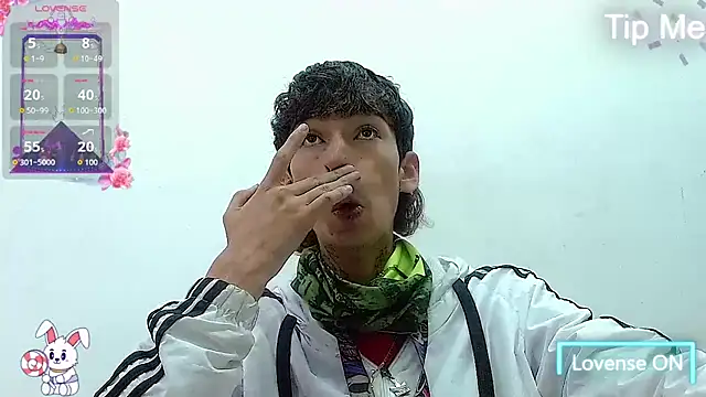 Snapshot of ttimy_x_boy chatting on 11-23-25, 01:00 ttimy x boy online show from 11-23-25, 01:00