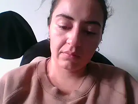  karlie kloss  online show from 12-05-24, 08:55