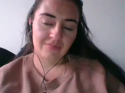  karlie kloss  online show from 02-13-25, 11:04