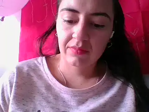  karlie kloss  online show from 02-19-25, 08:10