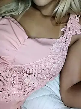 Snapshot of fofinhaa12 chatting on 02-05-25, 12:42 fofinhaa12 online show from 02-05-25, 12:42