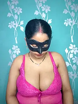 Snapshot of bigtitsqueen chatting on 03-21-26, 03:59 bigtitsqueen online show from 03-21-26, 03:59