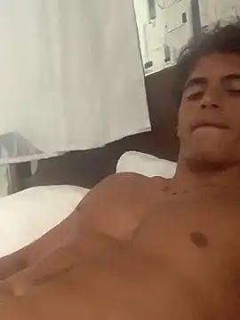 Snapshot of Babzinho_ chatting on 11-02-25, 01:13 Babzinho online show from 11-02-25, 01:13