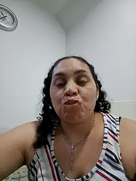 Snapshot of MirandaSoto chatting on 05-04-26, 03:35 MirandaSoto online show from 05-04-26, 03:35