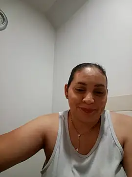 Snapshot of MirandaSoto chatting on 05-05-26, 03:25 MirandaSoto online show from 05-05-26, 03:25