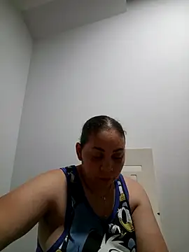 Snapshot of MirandaSoto chatting on 05-11-26, 04:29 MirandaSoto online show from 05-11-26, 04:29