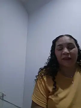Snapshot of MirandaSoto chatting on 05-25-26, 03:45 MirandaSoto online show from 05-25-26, 03:45