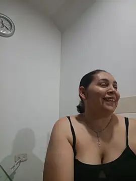Snapshot of MirandaSoto chatting on 05-27-26, 04:20 MirandaSoto online show from 05-27-26, 04:20