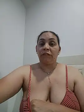 Snapshot of MirandaSoto chatting on 06-04-26, 03:01 MirandaSoto online show from 06-04-26, 03:01