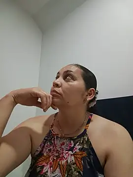 Snapshot of MirandaSoto chatting on 06-06-26, 04:06 MirandaSoto online show from 06-06-26, 04:06